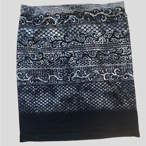 Beautiful black and white Melanie Lyne skirt